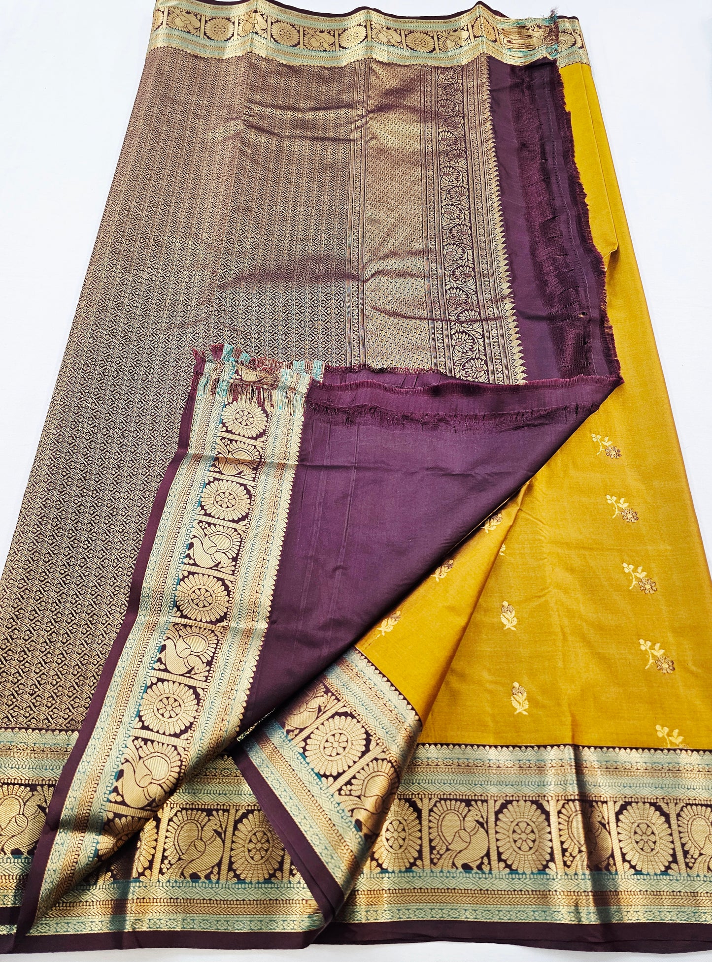 Kanchipuram Blended Vintage Multi-colour Border Silk Saree 001