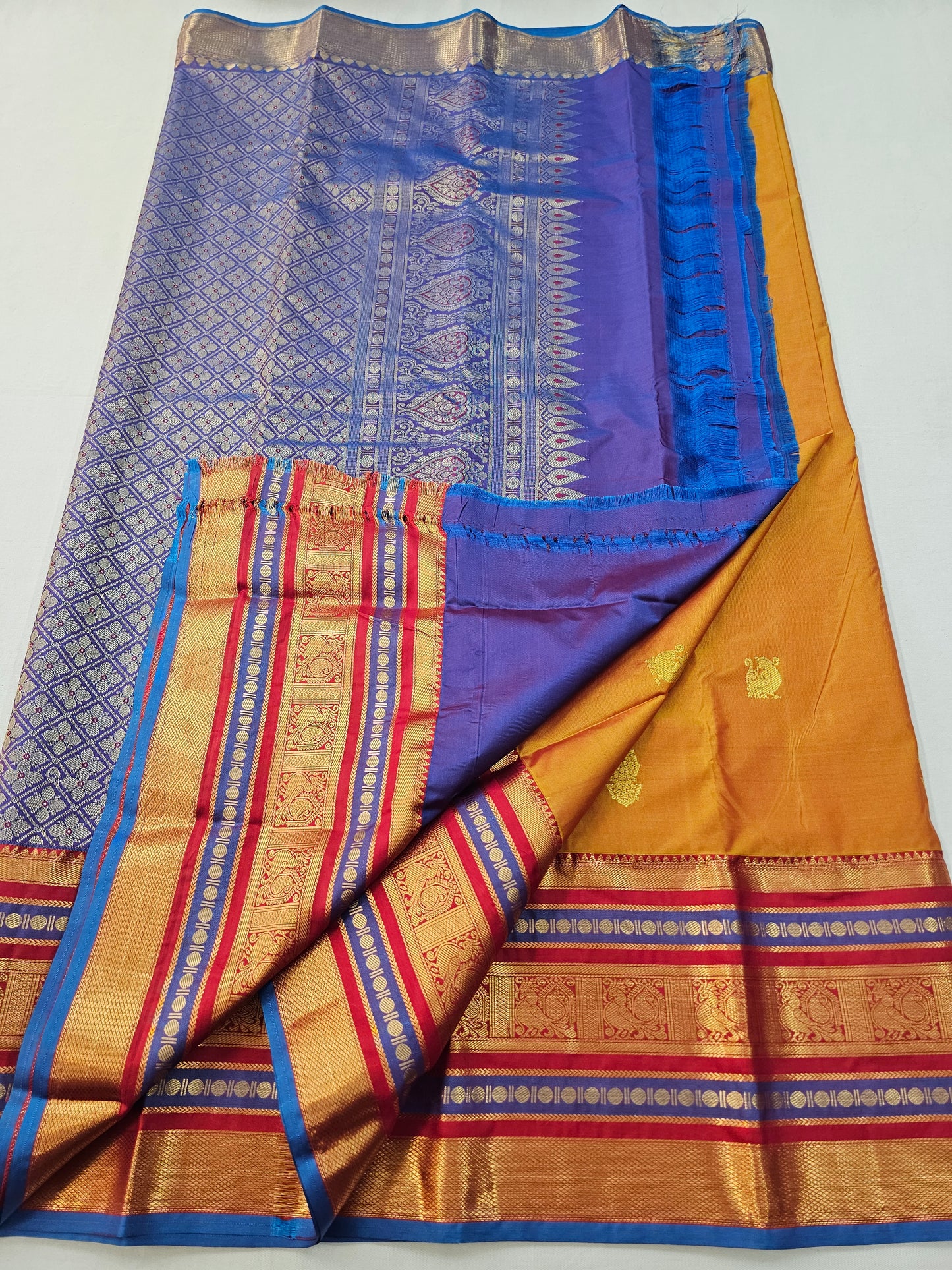 Kanchipuram Blended Vintage Multi-colour Border Silk Saree 010