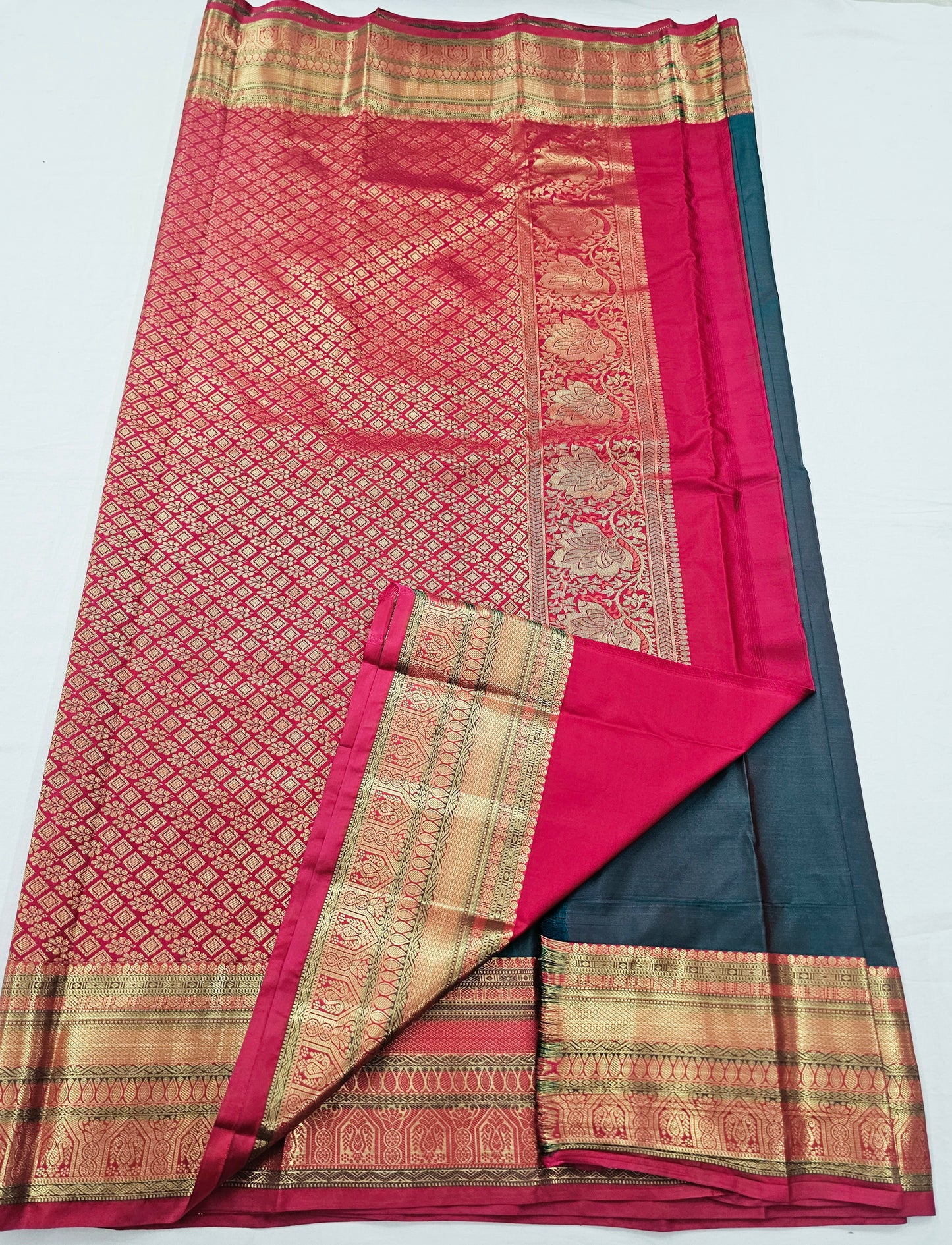 Kanchipuram Blended Vintage Multi-Colour Border Silk Saree 011