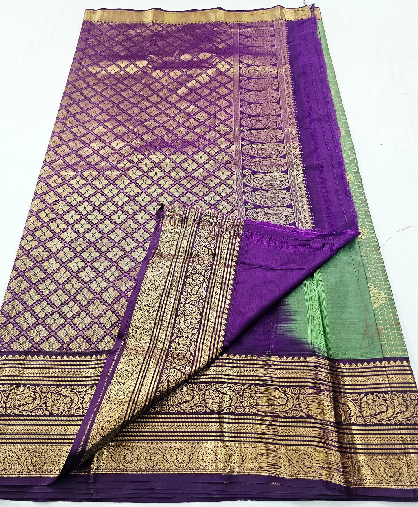 Kanchipuram Blended Traditional Korvai Checked Silk Saree 003