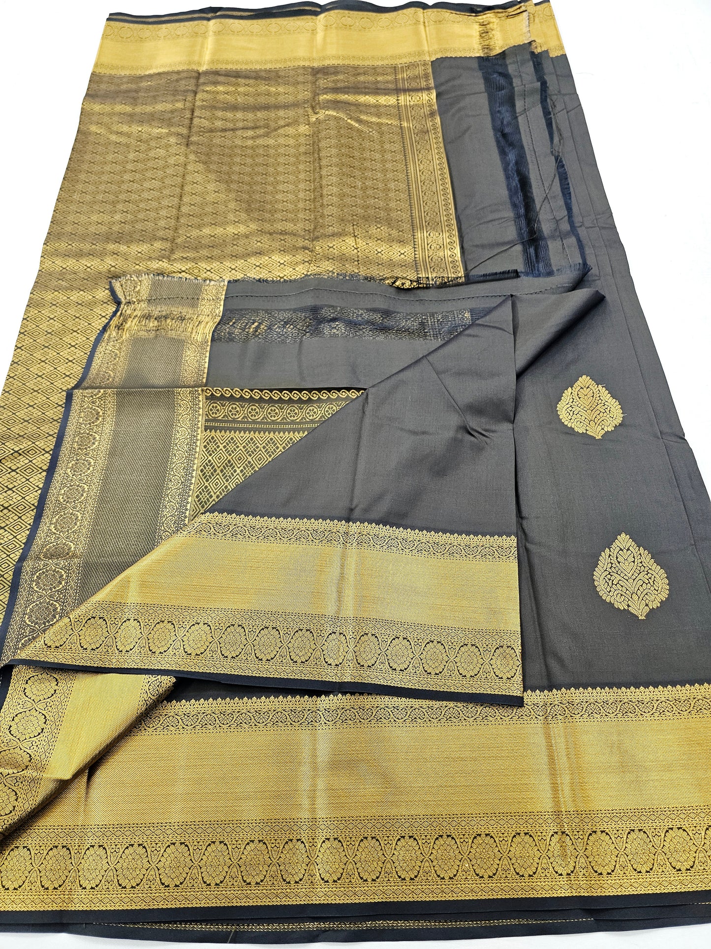 Kanchipuram Blended Fancy Self Butta Silk Saree 001