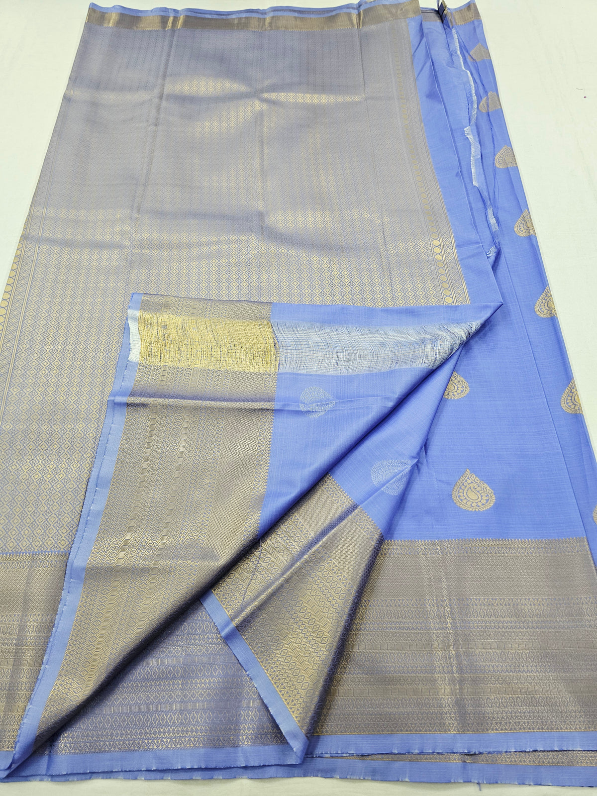 Kanchipuram Blended Fancy Self Butta Silk Saree 008