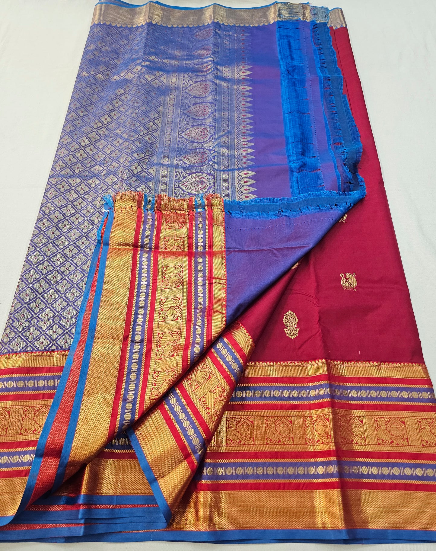 Kanchipuram Blended Vintage Multi-colour Border Silk Saree 004