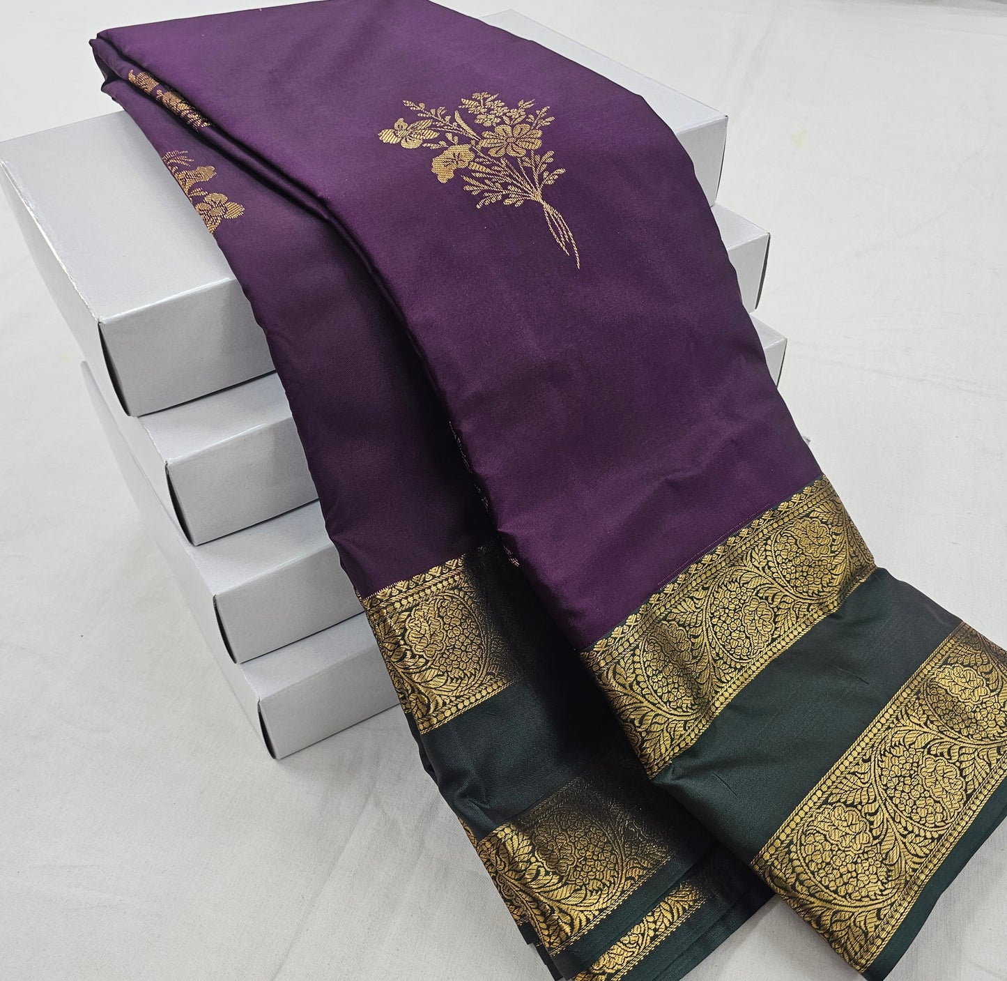 Kanchipuram Blended Vintage Gap Border Silk Saree 001