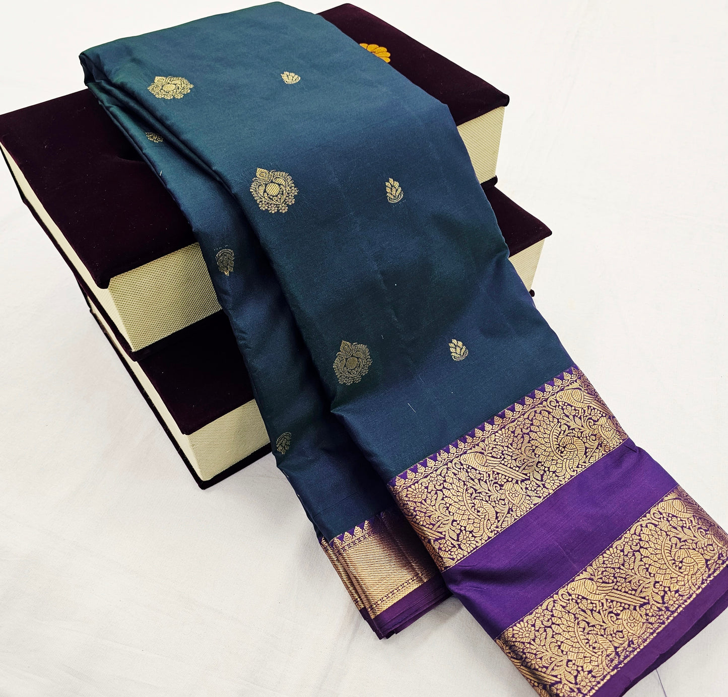 Kanchipuram Blended Vintage Gap-Border Silk Saree 002