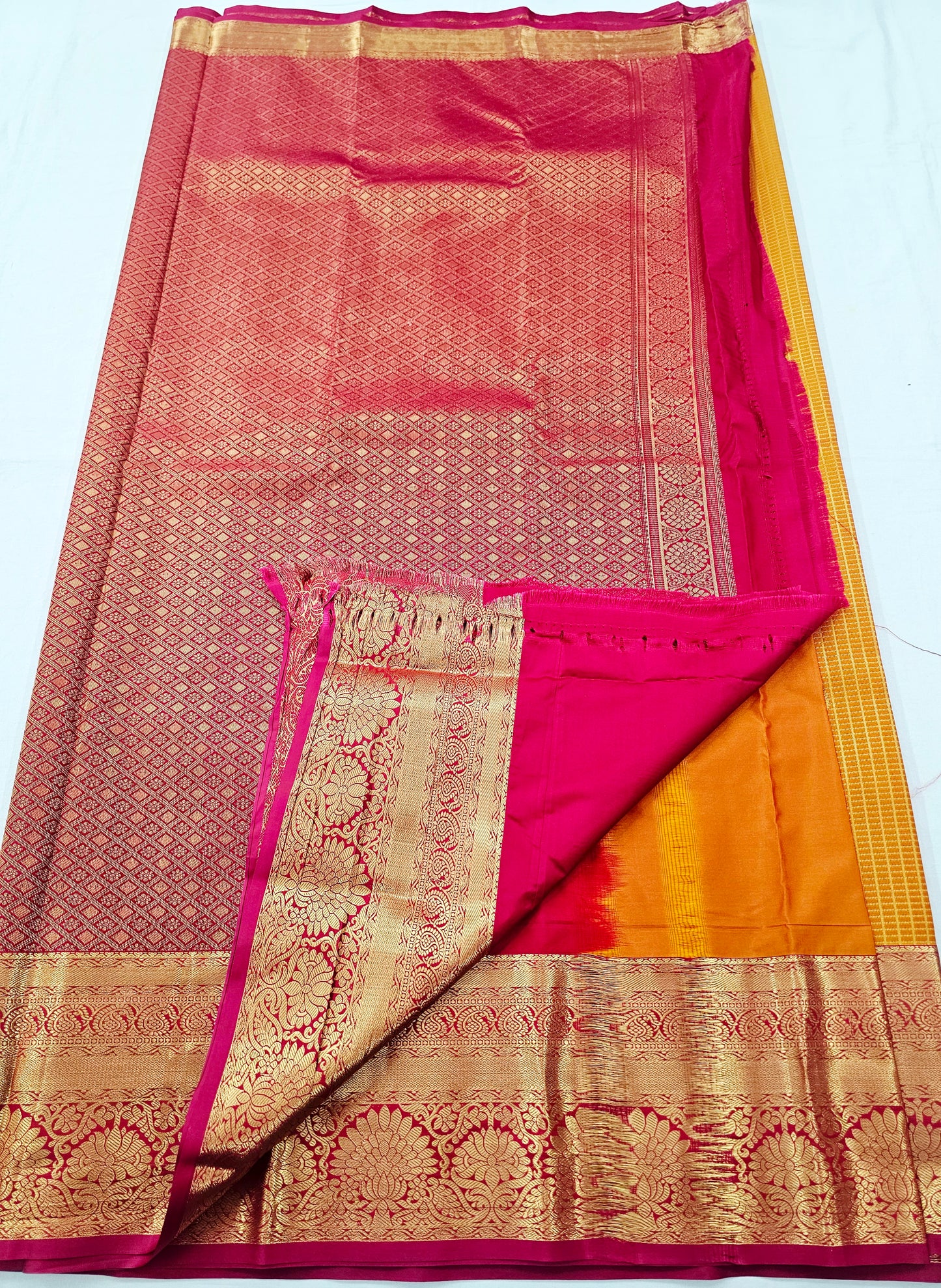 Kanchipuram Blended Traditional Korvai Checked Silk Saree 004