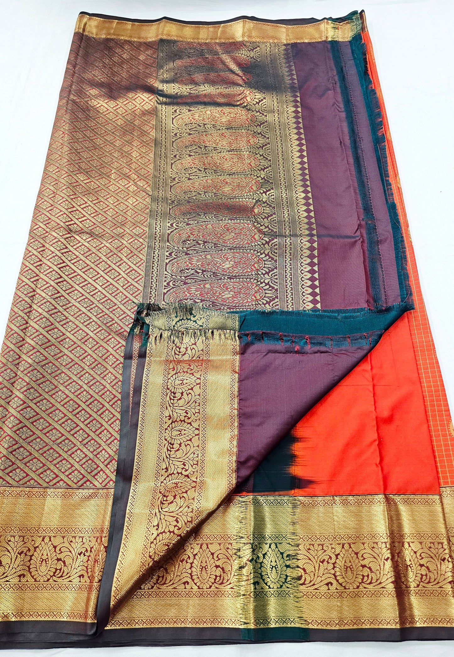 Kanchipuram Blended Traditional Korvai Checked Silk Saree 002