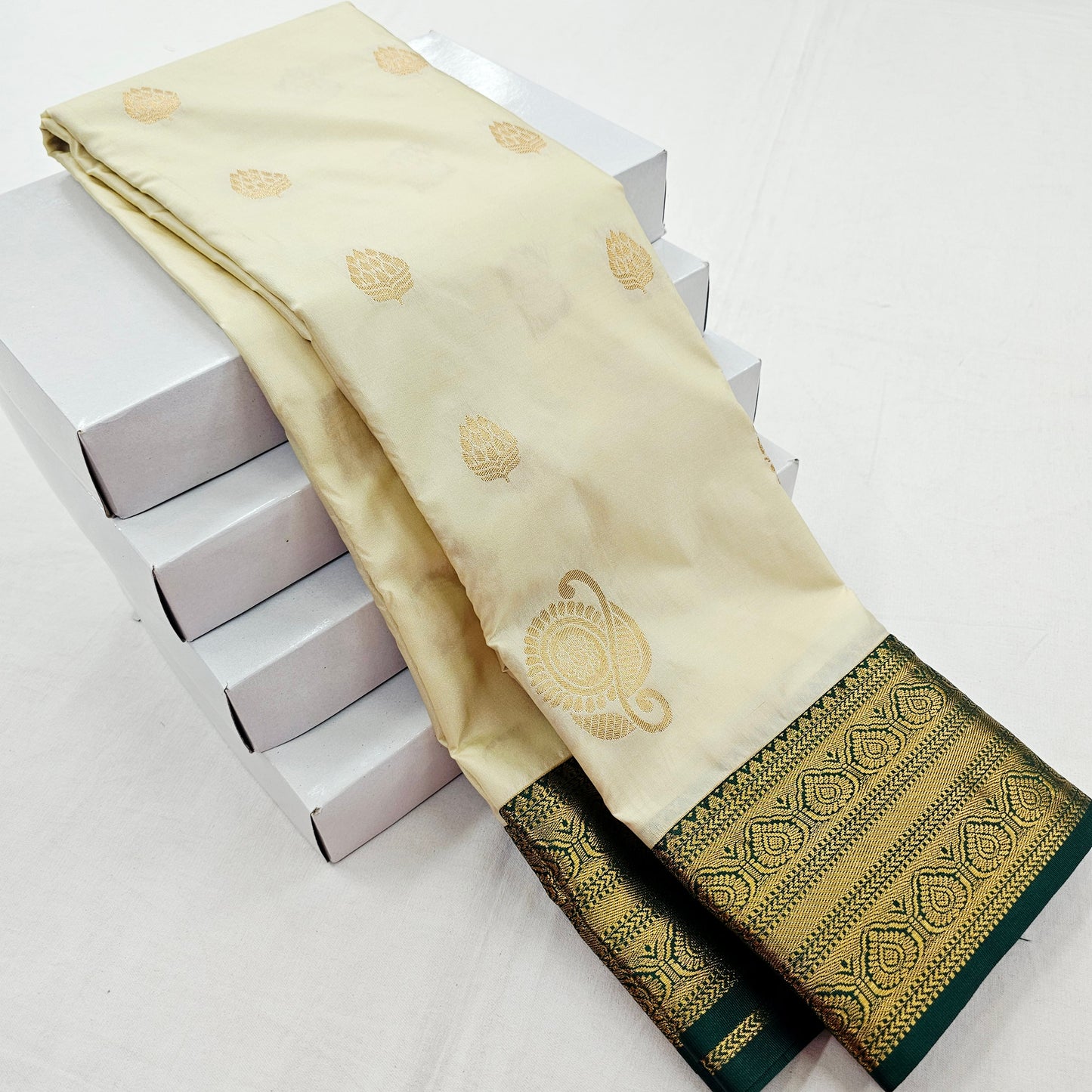 Kanchipuram Blended Premium Korvai Butta Silk Saree 007