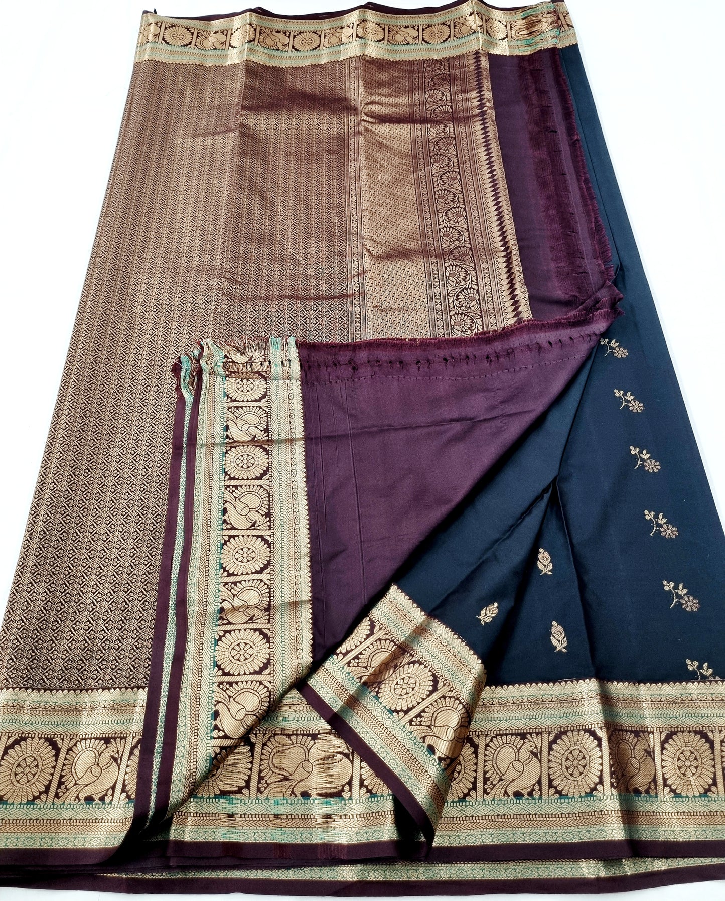 Kanchipuram Blended Vintage Multi-Colour Border Silk Saree 012