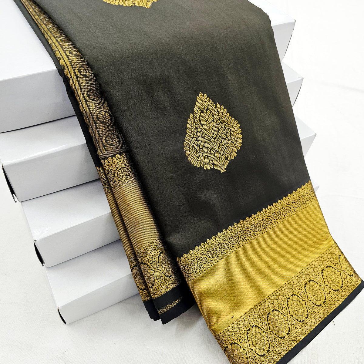 Kanchipuram Blended Fancy Self Butta Silk Saree 001