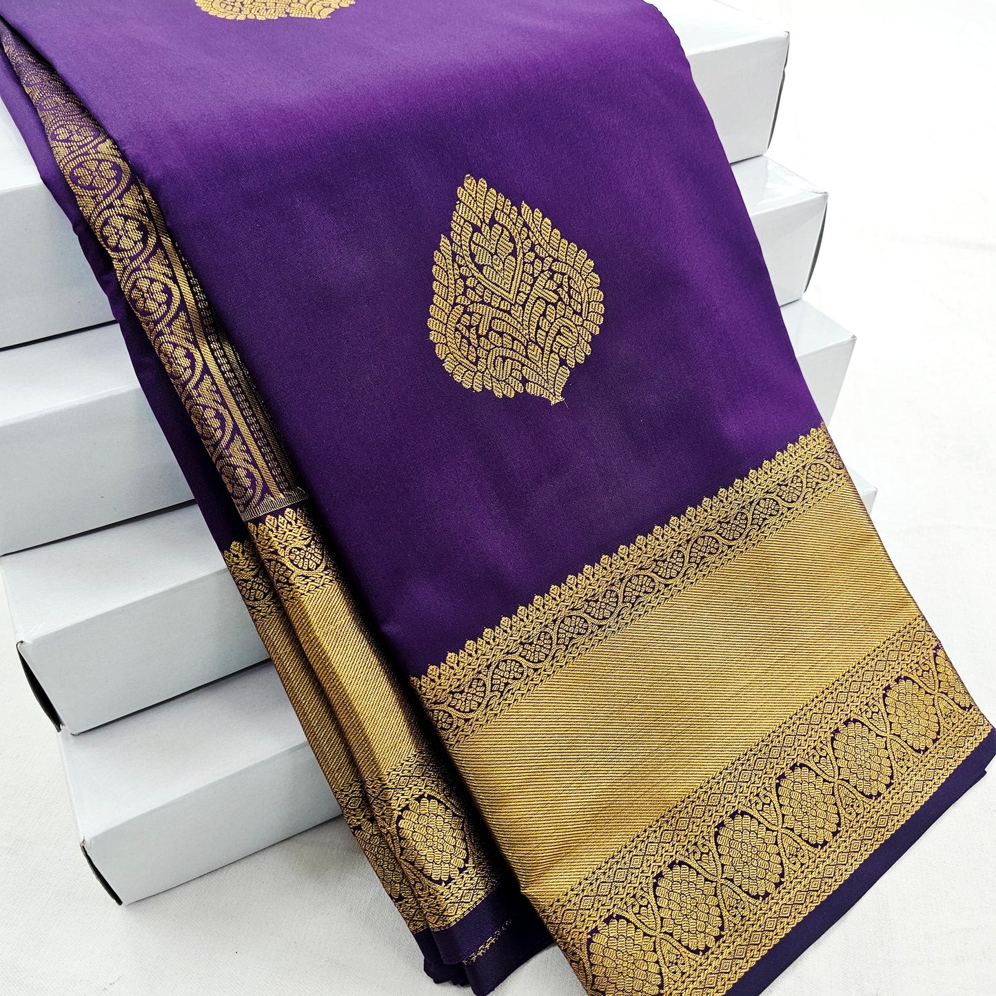 Kanchipuram Blended Fancy Self Butta Silk Saree 004