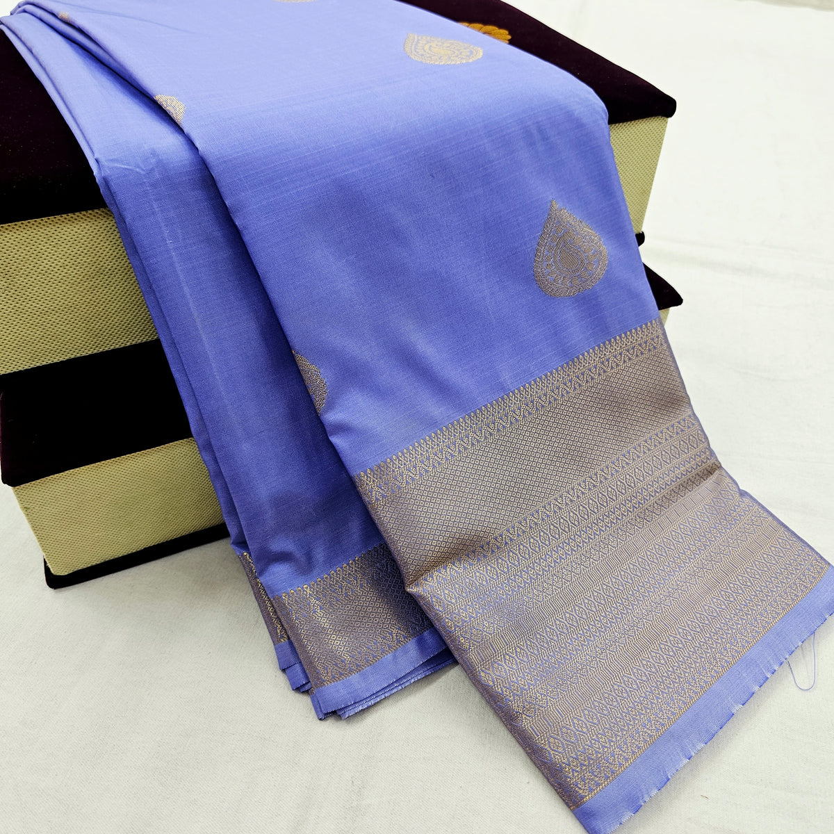 Kanchipuram Blended Fancy Self Butta Silk Saree 008