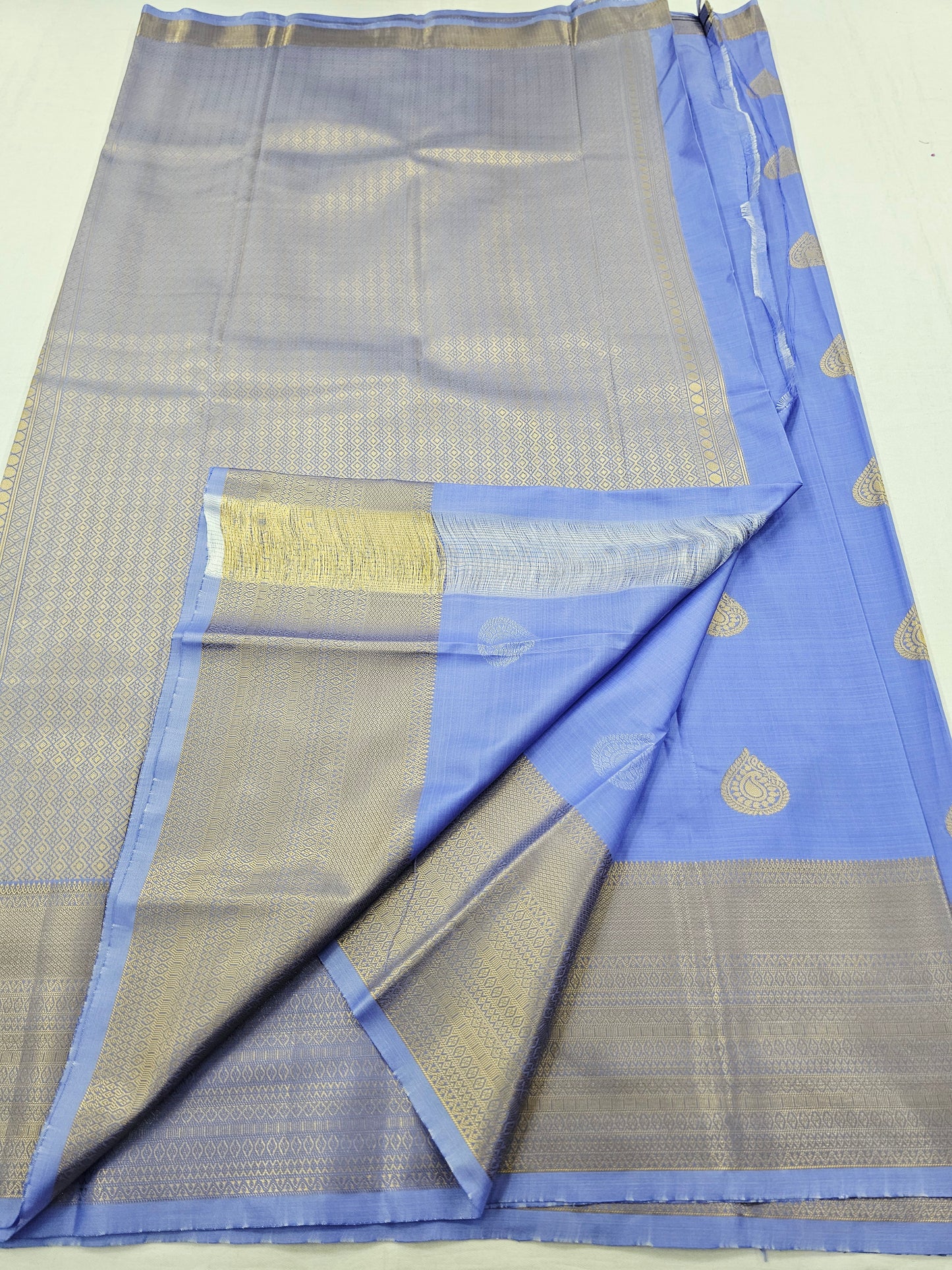 Kanchipuram Blended Fancy Self Butta Silk Saree 008