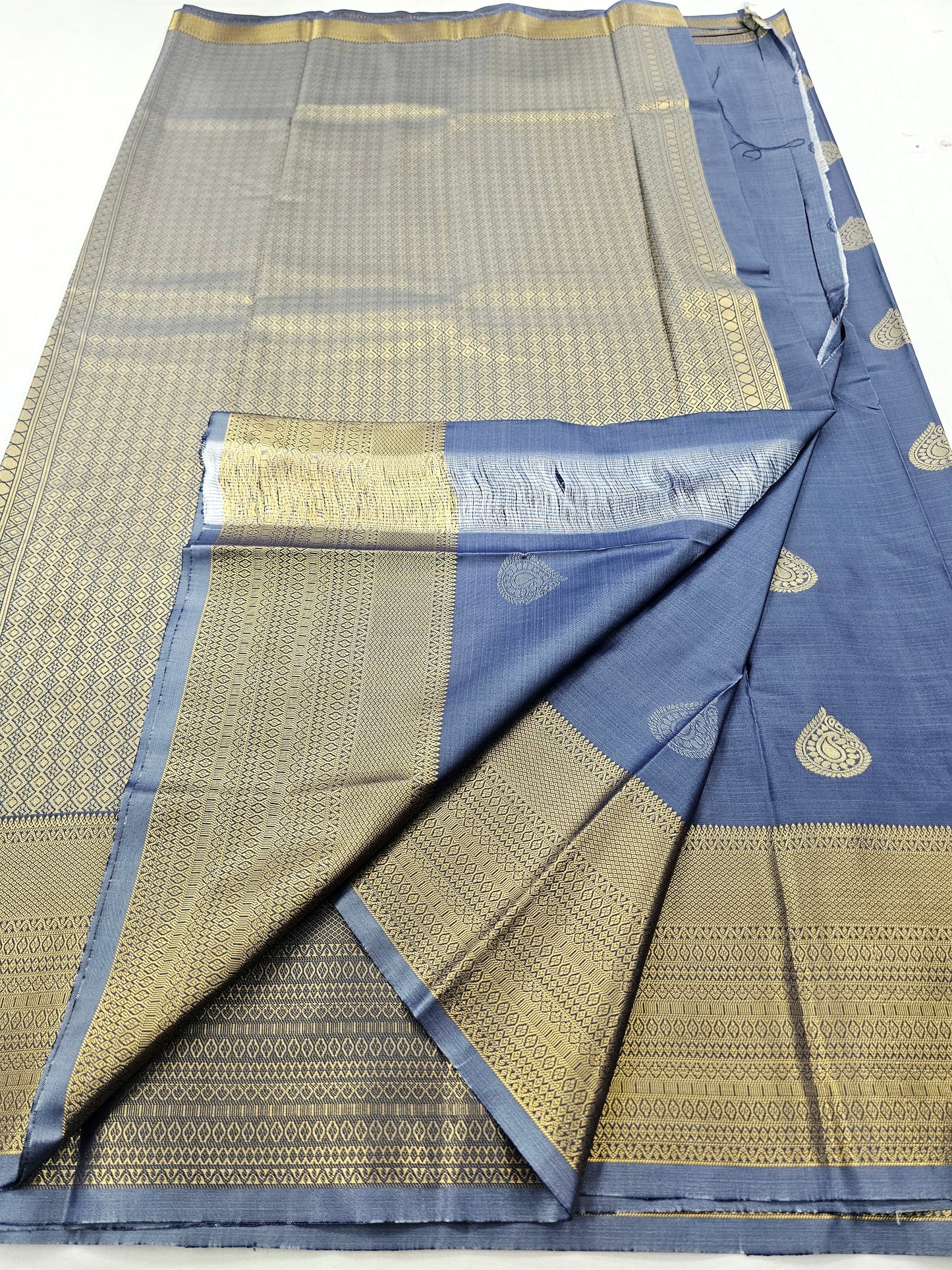 Kanchipuram Blended Fancy Self Butta Silk Saree 009
