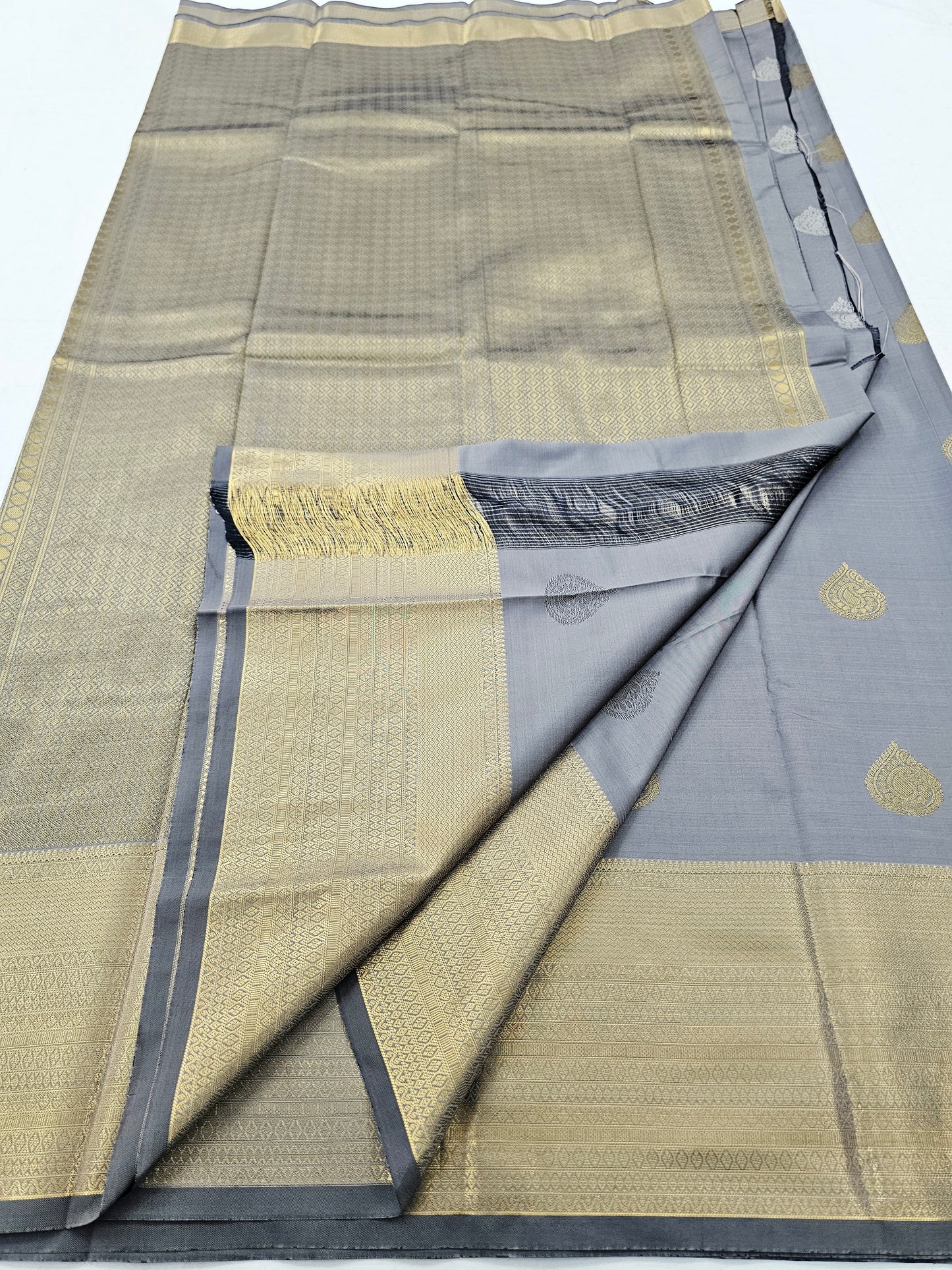 Kanchipuram Blended Fancy Self Butta Silk Saree 018