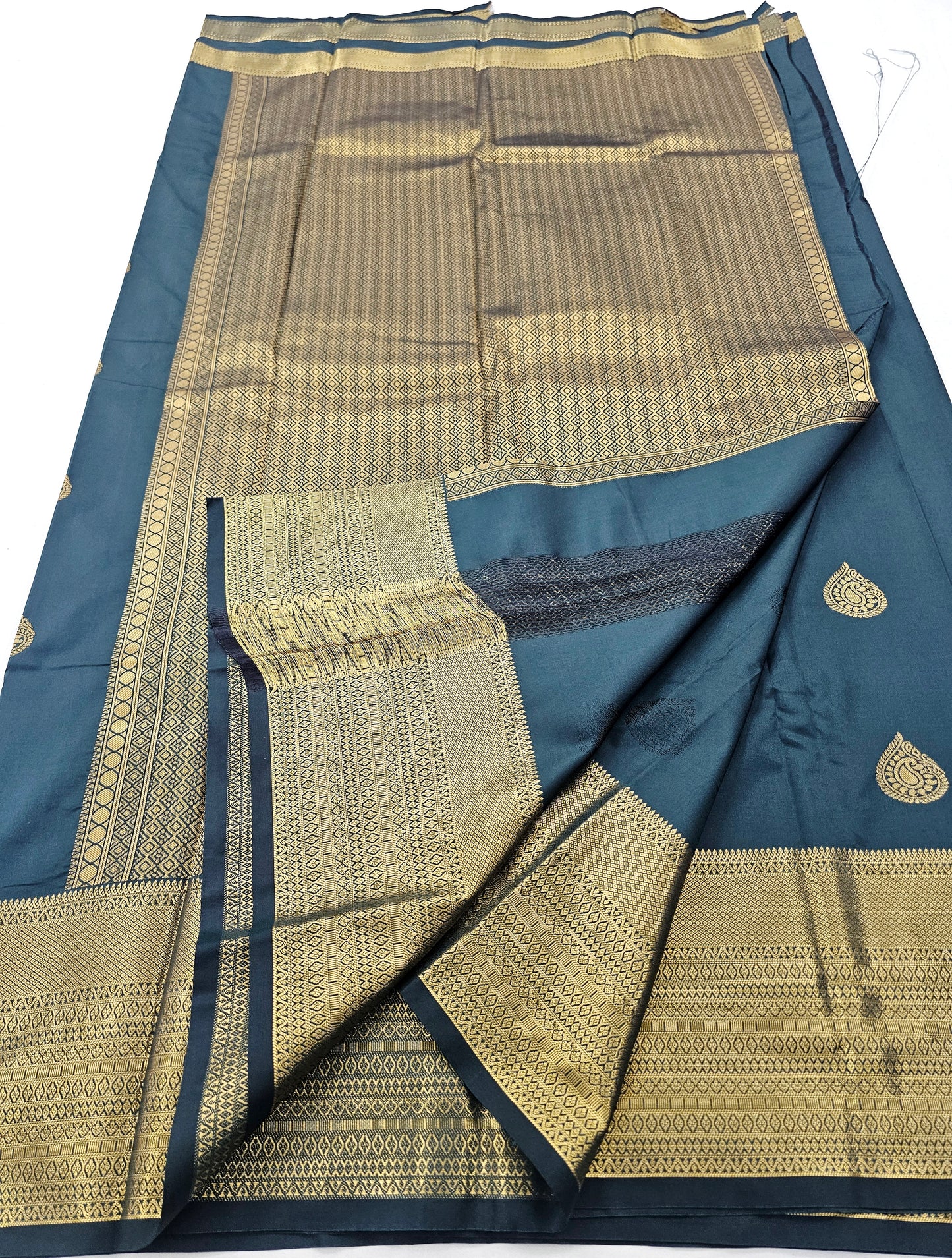 Kanchipuram Blended Fancy Self Butta Silk Saree 022