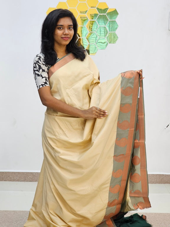 Kanchipuram Blended Gifted Embossed Silk Saree 684