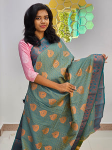 Kanchipuram Blended Gifted Embossed Silk Saree 940