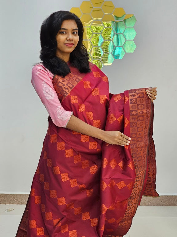 Kanchipuram Blended Gifted Embossed Silk Saree 946