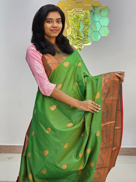 Kanchipuram Blended Gifted Embossed Silk Saree 949