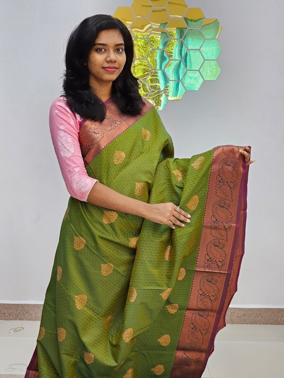 Kanchipuram Blended Gifted Embossed Silk Saree 955