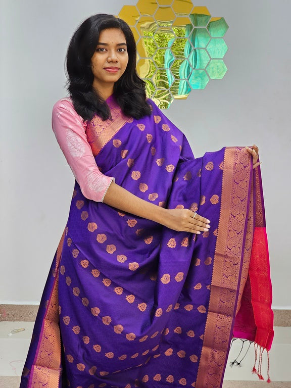 Kanchipuram Blended Gifted Embossed Silk Saree 960