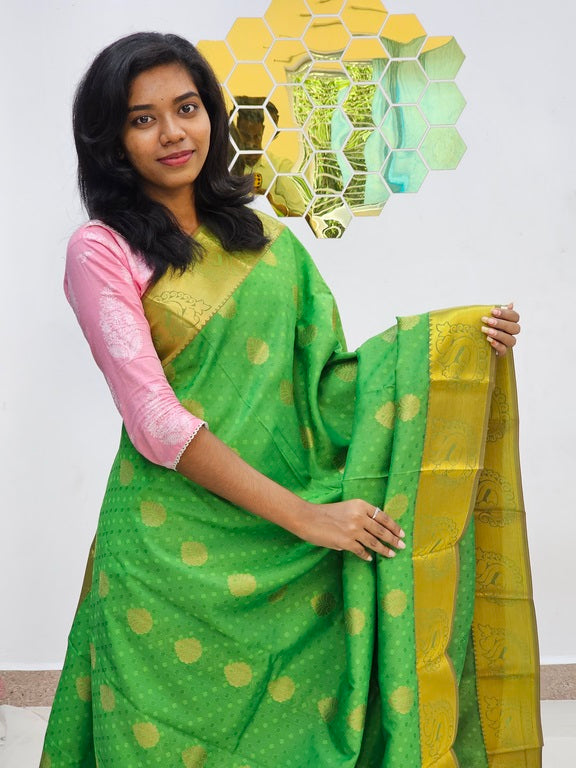 Kanchipuram Blended Gifted Embossed Silk Saree 982