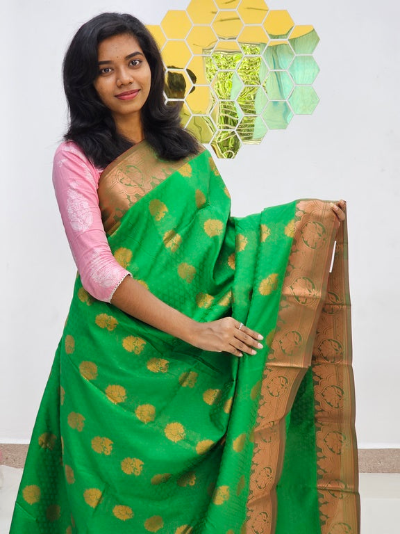 Kanchipuram Blended Gifted Embossed Silk Saree 985