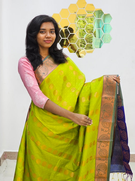 Kanchipuram Blended Gifted Embossed Silk Saree 997