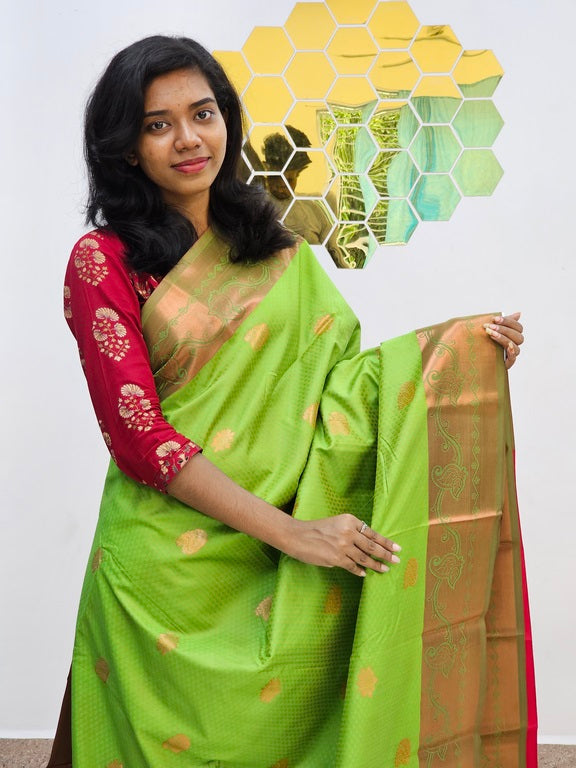 Kanchipuram Blended Gifted Embossed Silk Saree 1068