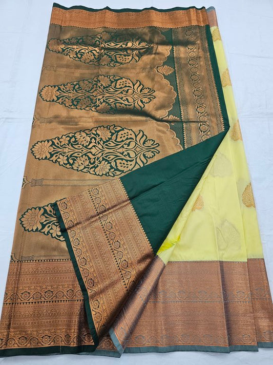 Green And Gold Kanchipuram Pure Silk Saree With Floral Motif – Kanchipuram Lakshaya Silks