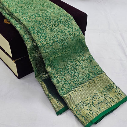 Green And White Kanchipuram Pure Silk Saree With Paisley Motif – Kanchipuram Lakshaya Silks