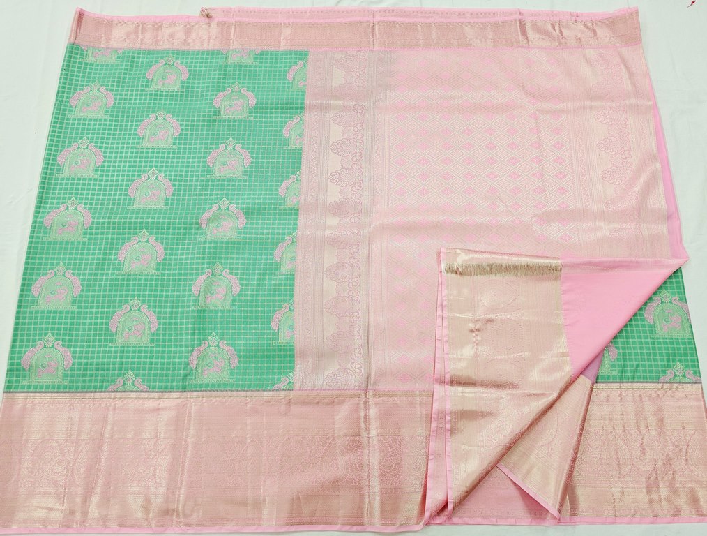 Trendy Kanchipuram Blended Vintage Bridal Silk Sarees 010