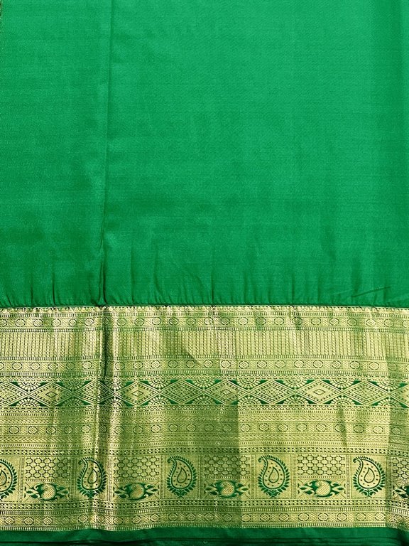 Trendy Kanchipuram Blended Vintage Bridal Silk Sarees 027