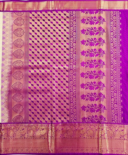 Trendy Kanchipuram Blended Vintage Bridal Silk Sarees 064