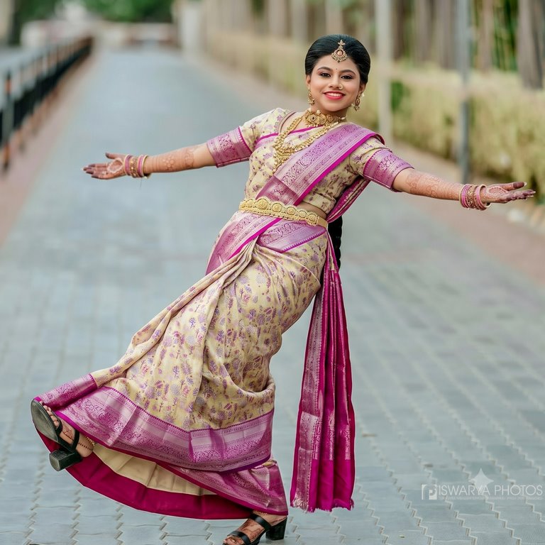 Trendy Kanchipuram Blended Vintage Tissue Bridal Silk Sarees 040