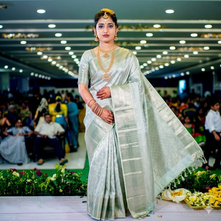 Elegant Pistacho Green Kanchipuram Pure Tissue Silksaree