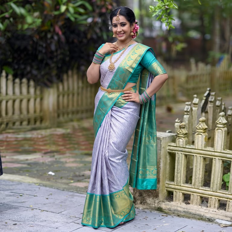 Trendy Kanchipuram Blended Vintage Tissue Bridal Silk Sarees 072